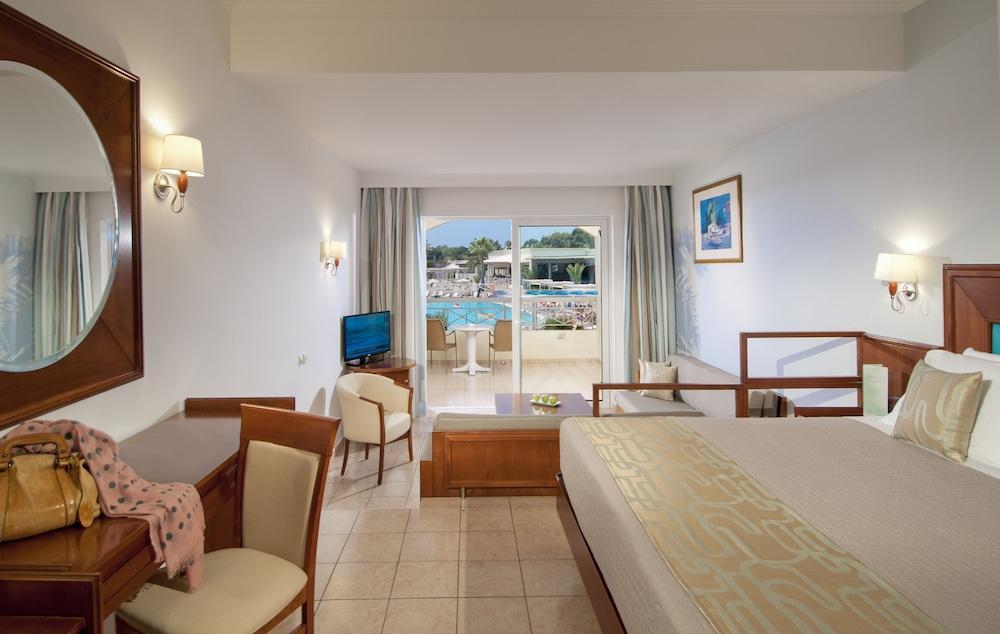 Kipriotis Maris Suites Псалиди Екстериор снимка