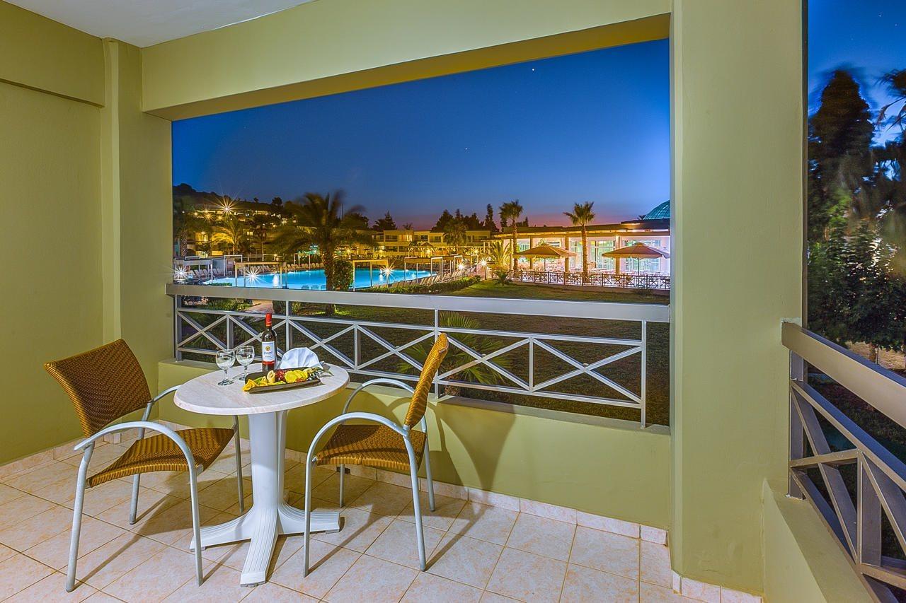 Kipriotis Maris Suites Псалиди Екстериор снимка