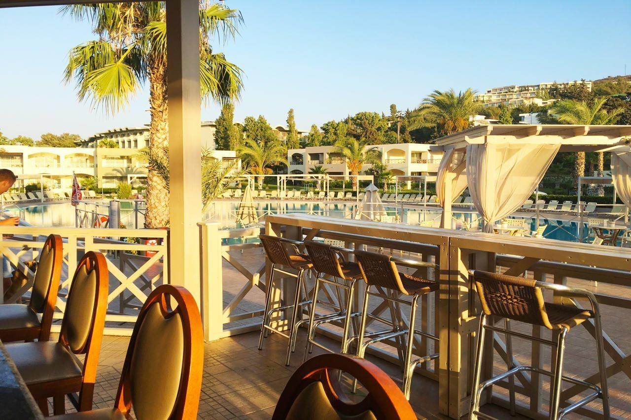 Kipriotis Maris Suites Псалиди Екстериор снимка