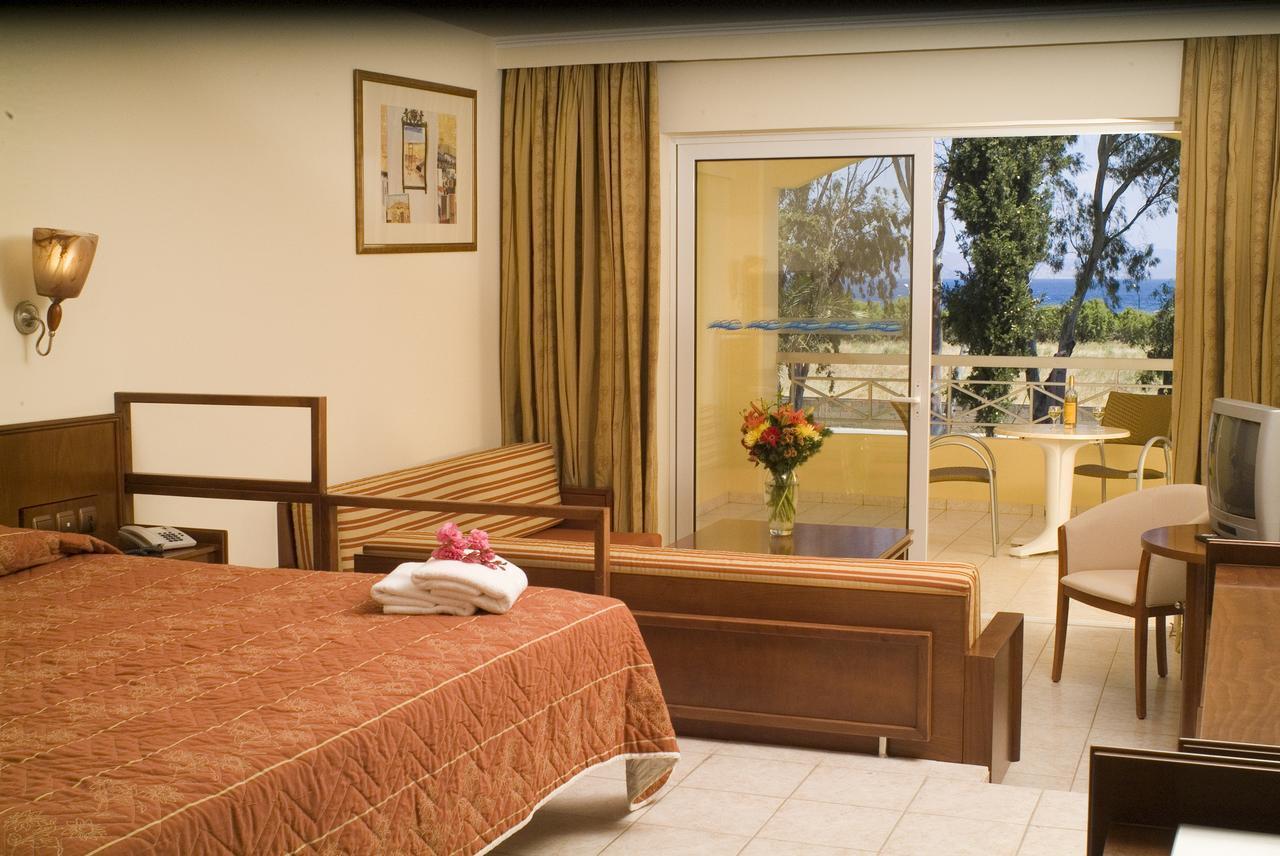 Kipriotis Maris Suites Псалиди Екстериор снимка